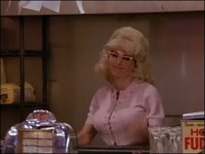 Épisode 21 : Celui qui affronte les voyous.
Sur quelle chanson Monica danse-t-elle, déguisée, sur le comptoir du nouveau restaurant où elle travaille ?