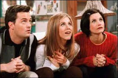 Épisode 24 : Celui qui embrassait mal.
Quelle est la couleur de la robe de Rachel lors du mariage de Barry et Mindy ?