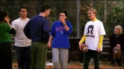 Épisode 9 : ''Celui pour qui le foot cest pas le pied.'' 
Lors de ce même match, de quelle nationalité est la jeune femme que Joey et Chandler tentent de draguer ?
