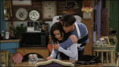 Épisode 3 : ''Celui qui avait la technique du câlin.''
Qu'est-ce que Monica cuisine à profusion pour se remettre de sa rupture avec Richard ?