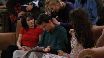 Épisode 4 : ''Celui qui ne supportait pas les poupées.''
Pour qui Phoebe se fait-elle passer au téléphone pour faire plaisir à Joey ?