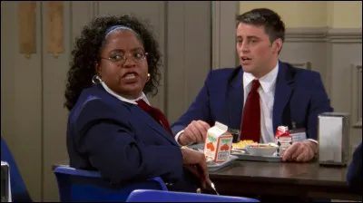 Épisode 11 : Celui qui posait une question embarrassante. 
Quel poste Ross trouve-t-il à Joey ?