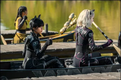 Si tu devais partir avec un personnage de la série en "course de bateaux", qui choisirais-tu ?