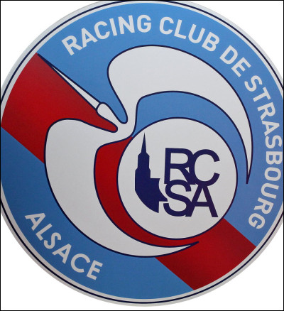 Qui était l'entraîneur du RC Strasbourg Alsace durant la saison 2021-2022 ?