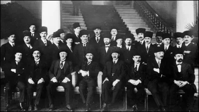 Ce traité de paix, signé le 24 juillet 1923, entre la Turquie et les Alliés vainqueurs de la guerre, remplace le traité de Sèvres signé le 10 août 1920 à Sèvres entre l'Empire Ottoman et les mêmes Alliés. C'est le traité de ...