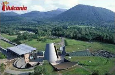 En quelle année le parc Vulcania a-t-il ouvert ses portes ?