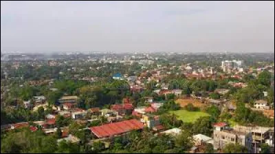 Cet archipel de 7600 îles est le moins étendu des quatre pays, avec 300 000 km² :