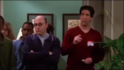 Épisode 15 : Celui qui prenait des coups.
Pourquoi Ross est-il très mal accueilli dans son nouvel immeuble ?