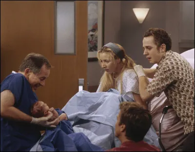 Épisode 3 : Celui qui a des triplés.
De quelle série est fan le médecin qui accouche Phoebe ?