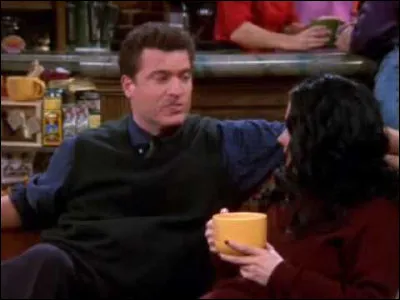 Épisode 16 : ''Ce qui aurait pu se passer'' - Partie 2 
Comment sappelle le petit ami de Monica dans sa vie alternative ?