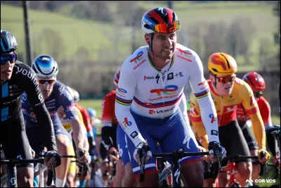 Quel maillot du Tour de France a-t-il ramené sept fois ?