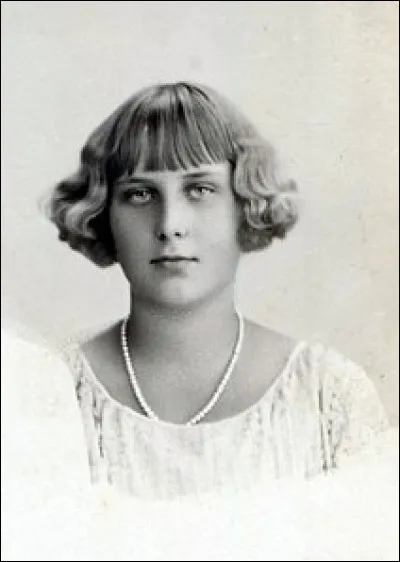 Comment s'appelle la mère de María Cristina de Borbón y Battenberg (1911-1996) ?