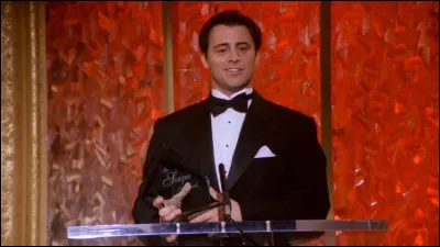 Épisode 18 : ''Celui qui récupérait le prix''
Qui accompagne Joey aux Soap Awards ?