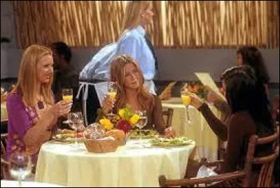 Épisode 6 : ''Celui qui aimait les petites siestes'' 
Pourquoi Chandler avait-il largué une certaine Julie au lycée ?