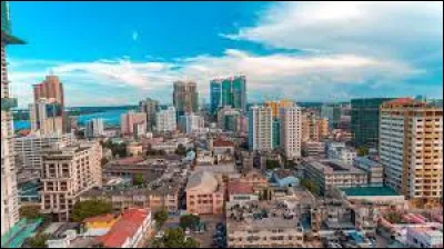 La plus grande ville du pays est Dar es Salam :