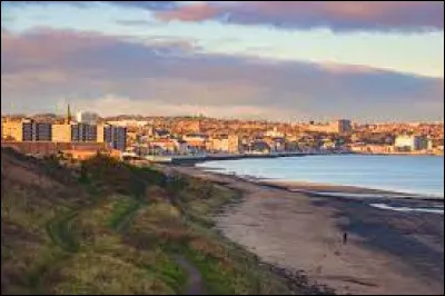 Kirkcaldy, ville de 50 000 habitants, se trouve en ...