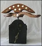 Elle se laisse facilement tromper par ce pige sduisant qui fascine : le miroir aux ...