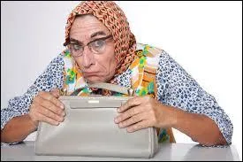 D'une vieille femme laide et acriatre, on peut dire que c'est une vieille .....