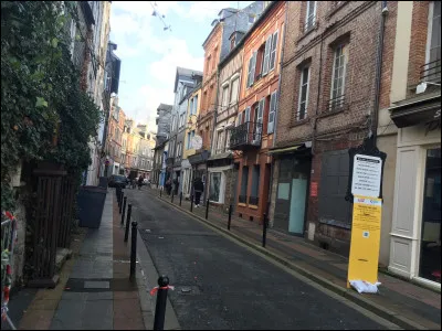 Eric Satie, Eugène Boudin et Alphonse Allais y sont nés :