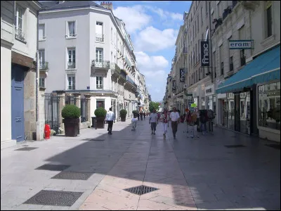 C'est la ville de naissance d'Henri Dutilleux et de Daniel Gélin :