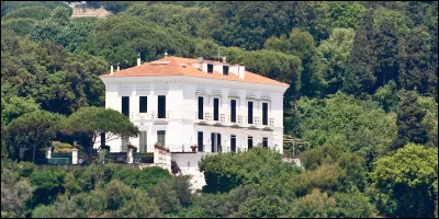 Monument : Qu'abrite la Villa Rosebery ?