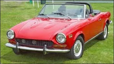 Quelle est cette auto du célèbre constructeur turinois ?