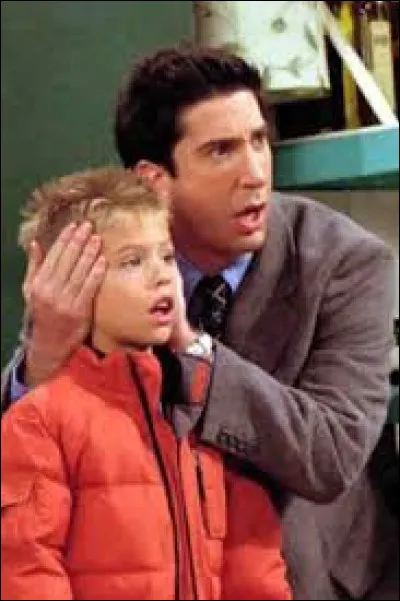 Épisode 12 : ''Celui qui passait une soirée avec Rachel'' 
À quel jeu Monica et Chandler jouent-ils sur la borne darcade offerte par Phoebe pour leur mariage ?