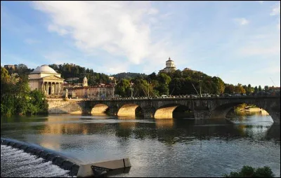 Gastronomie : Quelle boisson a &eacute;t&eacute; cr&eacute;&eacute;e dans la ville de Turin ?