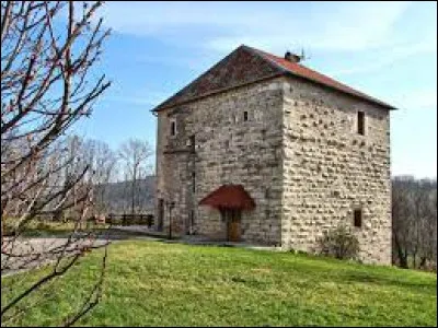 Nous sommes dans le Doubs devant l'ancien donjon de Côtebrune. Petit village de 84 habitants, il se situe dans l'ex région ...