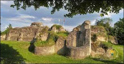 Voici les ruines du château d'Ivry-la-Bataille. Ville Euroise, elle se situe dans l'ex région ...