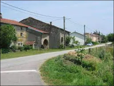 Je vous emmène maintenant à Moscou, dans le Grand-Est. Hameau du village de Gruey-lès-Surance, dans l'arrondissement d'Épinal, il se situe dans le département ...