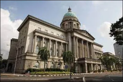 Ville : Comment s'appelle ce quartier dans lequel on trouve de nombreux bâtiments coloniaux typiques de lépoque de lempire britannique ?