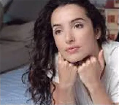 Qui interprète le rôle de Karine ?