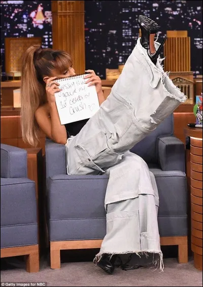 Quel album d'Ariana parle de féminisme ?