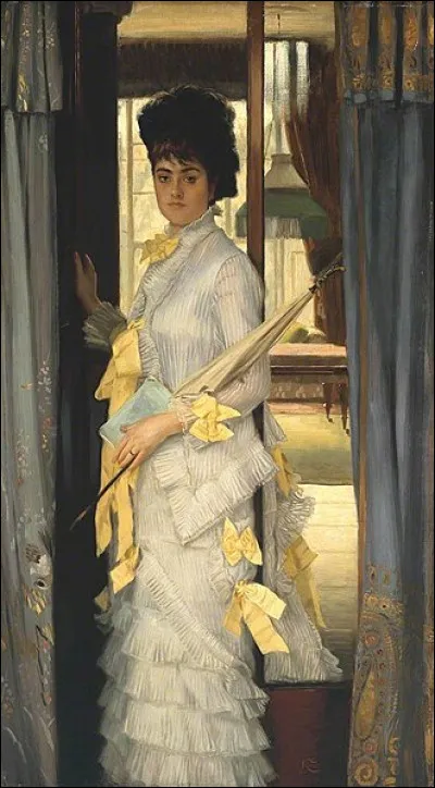 Voici de somptueux rideaux gris bleu pour entourer cette jolie femme. De qui fut-elle la muse ?