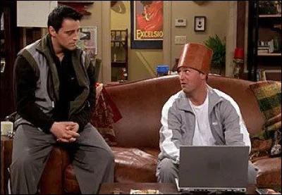 Épisode 17 : Celui qui envoyait des e-mails
Qu'est-ce que Chandler écrit dans la biographie internet de Ross ?