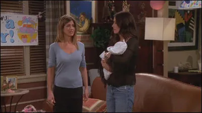 Épisode 2 : Celui qui acceptait sa mutation 
Quel objet la bande offre-t-elle à la petite Emma ?