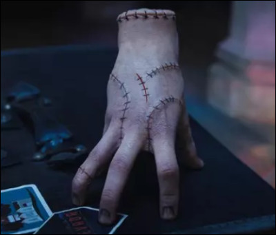 Qui est cette personne ? (Ou plutôt cette main ?)