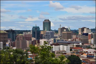 La capitale et plus grande ville est Harare, 2 millions d'habitants :