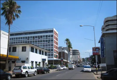 La capitale et plus grande ville est Lilongwe, 1 million d'habitants :