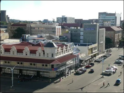 Bulawayo est la deuxième ville du pays, avec 750 000 habitants :