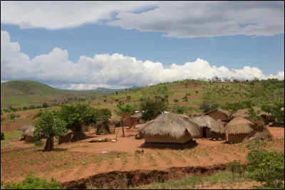 Il compte 21 millions d'habitants ; avec 178 habitants/km², c'est de loin le plus densément peuplé des quatre, avec une population rurale dense dans la partie sud du pays :