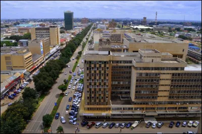La capitale et plus grande ville est Lusaka, avec près de 2 millions d'habitants :