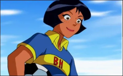 Alex, la sportive, se prépare à jouer au football. Dans quel dessin animé apparaît-elle ?