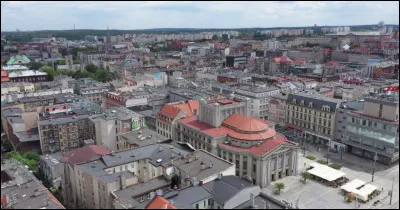 Entre la mort de Staline en 1953 et la déstalinisation en 1956 la ville de Katowice a pris de nom de Stalinogród : dans quel pays-était-ce ?
