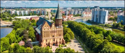 Kalinine a été également honoré en 1945 à travers la ville de Kaliningrad : quel était auparavant le nom de celle-ci ?