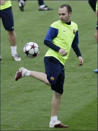 Pourquoi a-t-on acclamé ce joueur après la Coupe du monde 2010 ?