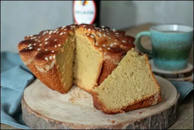 Gastronomie : Quel alcool entre dans la composition du pastis landais ?