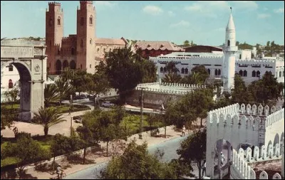 Le territoire a été longtemps constitué de sultanats puis, à la fin du XIXe, partagé et colonisé par la Grande Bretagne et l'Italie ; le pays, indépendant depuis 1960u est en proie au chaos et aux attentats depuis trente ans :