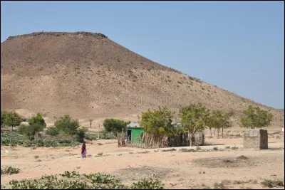 Il compte 17 millions d'habitants, avec une faible densité de 27 habitants/km² en raison de zones désertiques :